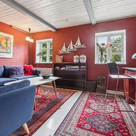Large Charming House For 12 Guests
