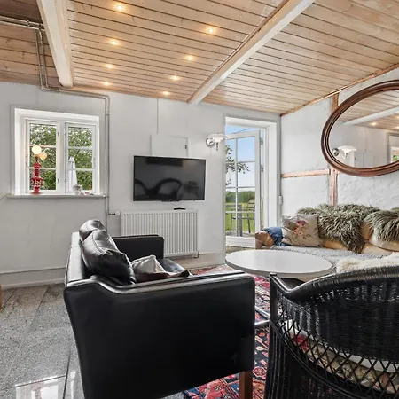 Large Charming House For 12 Guests *