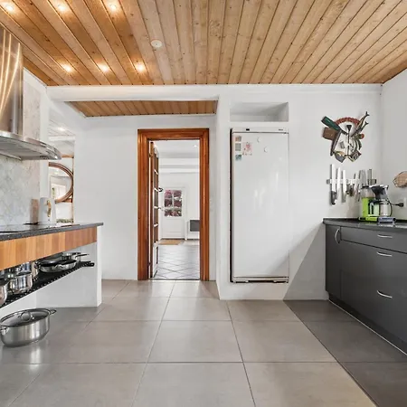 Large Charming House For 12 Guests *