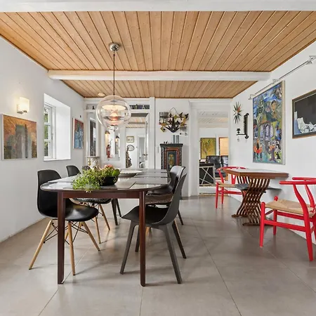 펜션 Large Charming House For 12 Guests
