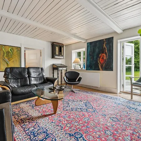 펜션 Large Charming House For 12 Guests