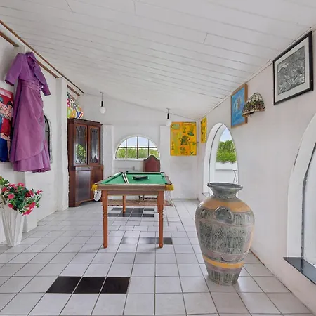 펜션 Large Charming House For 12 Guests Snode