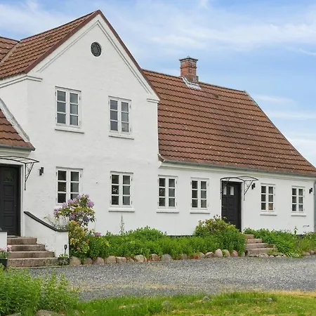 펜션 Large Charming House For 12 Guests
