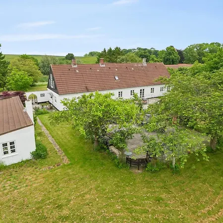 펜션 Large Charming House For 12 Guests *