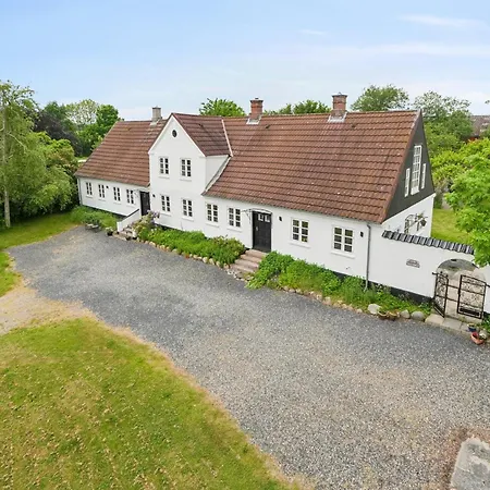 Large Charming House For 12 Guests Snode